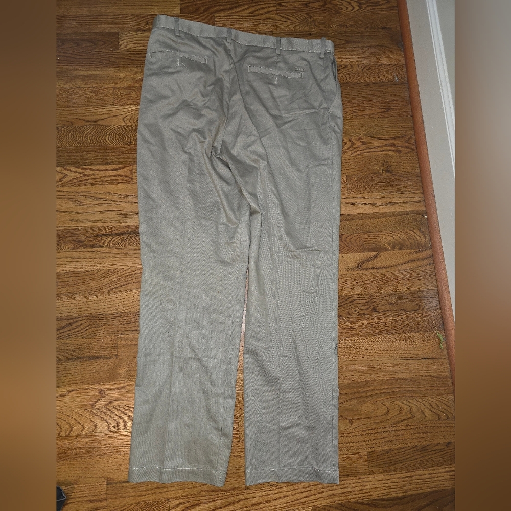 Izod Men's khaki Pants 42x36